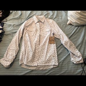 Brand new Magellan button down
